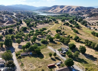 /international/us/ashtree-drive-lake-hughes-ca-110119413976/