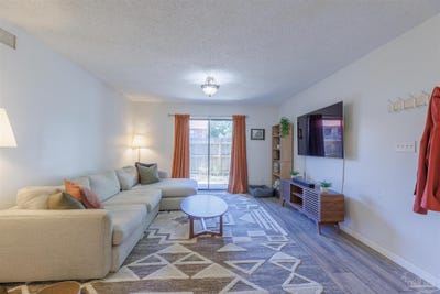 /international/us/2299-scenic-hwy-pensacola-fl-110108723991/