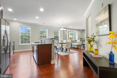 /international/us/600-commodore-court-philadelphia-pa-110098335734/