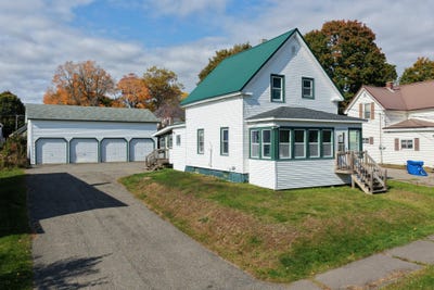 /international/us/16-elm-street-east-millinocket-me-110120582501/