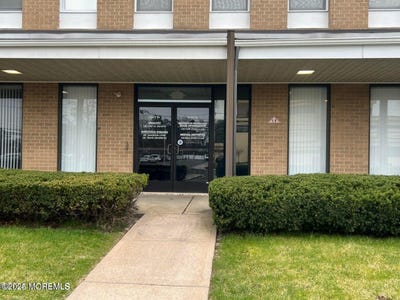 /international/us/9-hospital-drive-toms-river-nj-110101535388/