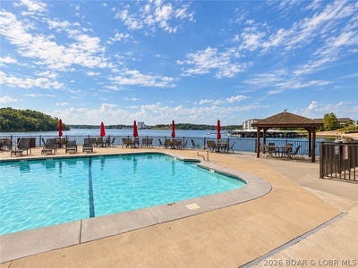 /international/us/217-southwood-shores-drive-lake-ozark-mo-110119943926/