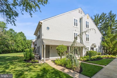 /international/us/374-b-delancey-place-mount-laurel-nj-110109167858/
