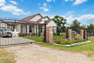 /international/us/7925-hayride-rd-del-valle-tx-110100549293/
