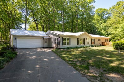 /international/us/77625-michigan-avenue-south-haven-mi-110108451374/