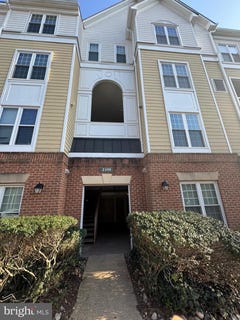 /international/us/2109-highcourt-lane-herndon-va-110098619470/