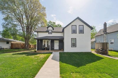/international/us/602-s-iowa-st-street-charles-city-ia-110101430425/