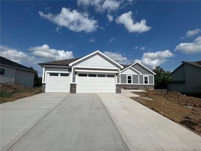 /international/us/1916-owen-drive-pleasant-hill-mo-110100982345/