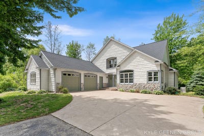 /international/us/4742-64th-street-holland-mi-110108351428/