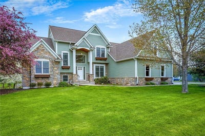 /international/us/1101-maple-drive-hudson-wi-110107842278/