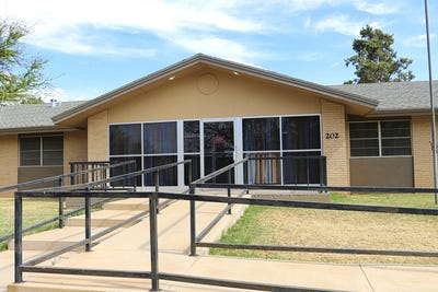 /international/us/202-w-3rd-st-hale-center-tx-110108984802/