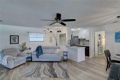 /international/us/1116-breezy-way-sebastian-fl-110105388799/