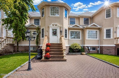 /international/us/93-shale-street-staten-island-ny-110108469817/