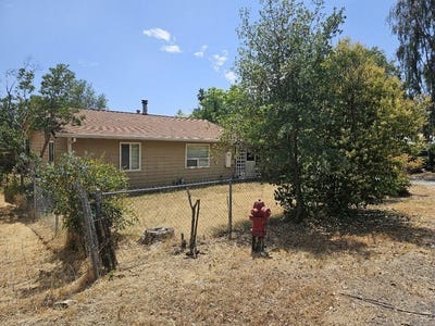 /international/us/1637-green-street-redding-ca-110100380609/
