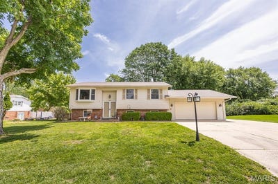 /international/us/1204-southview-drive-o-fallon-il-110108478827/