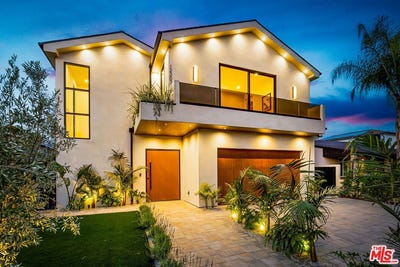 /international/us/12307-collins-st-valley-village-ca-110104999568/