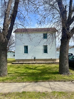 /international/us/219-n-grant-street-milbank-sd-110107379054/