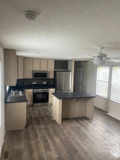 /international/us/143-w-16th-st-coal-valley-il-110106980591/