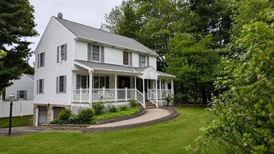 /international/us/19-hideaway-ln-methuen-ma-110108296323/