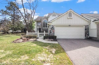/international/us/7365-danbury-drive-west-bloomfield-twp-mi-110106759245/