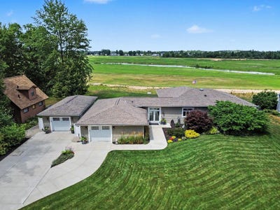 /international/us/71-e-lakeshore-drive-hope-mi-110119469458/