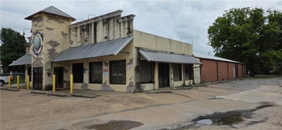 /international/us/1630-e-main-street-siloam-springs-ar-110108360925/