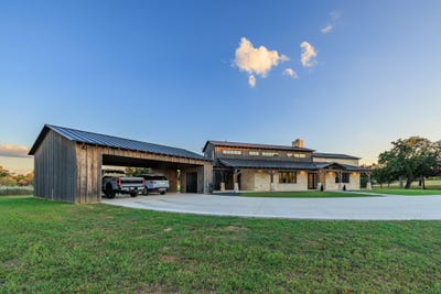 /international/us/ranch-road-965-llano-tx-110106143888/
