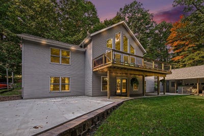 /international/us/1385-w-shady-drive-newaygo-mi-110110422389/