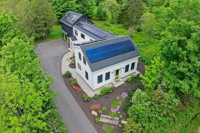 /international/us/18-greely-road-cumberland-me-110107477997/
