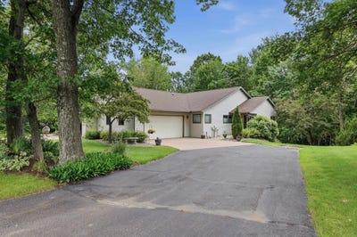 /international/us/3301-yvonne-drive-stevens-point-wi-110109115227/
