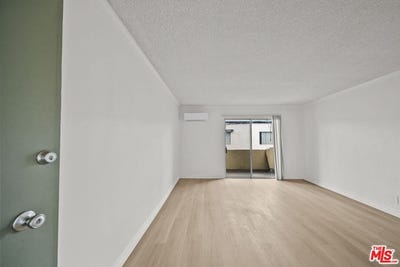 /international/us/8371-northgate-ave-canoga-park-ca-110107212429/