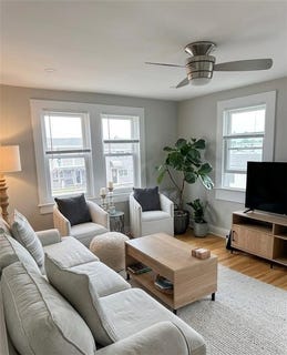 /international/us/1-phillips-street-north-kingstown-ri-110108959148/