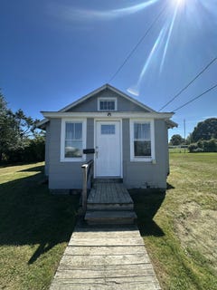 /international/us/8-michenor-street-eastport-me-110119921036/