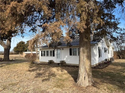 /international/us/2569-valley-road-fulton-ks-110105217619/