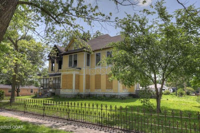 /international/us/302-s-pennsylvania-street-webb-city-mo-110099990371/
