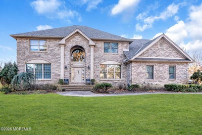 /international/us/21-old-queens-court-eatontown-nj-110108468812/