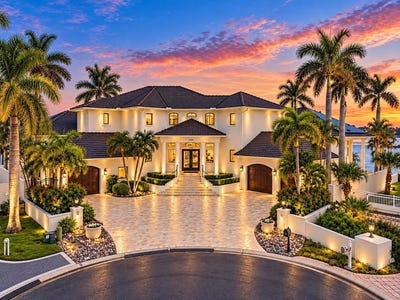 /international/us/5400-pali-way-st-pete-beach-fl-110119637810/