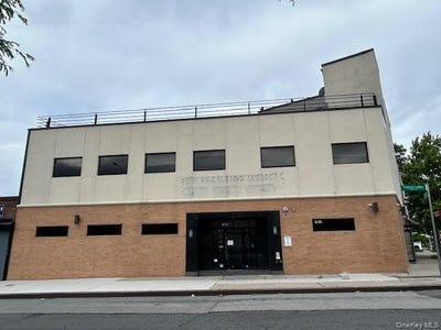 /international/us/26-19-francis-lewis-boulevard-flushing-ny-110108480614/