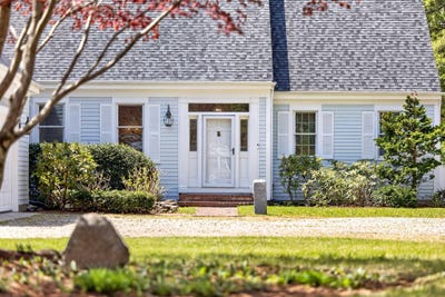 /international/us/535-main-street-cotuit-ma-110107988121/
