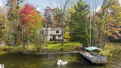 /international/us/10176-harmony-drive-interlochen-mi-110108091579/