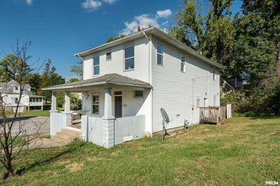 /international/us/609-s-poplar-street-carbondale-il-110107076222/