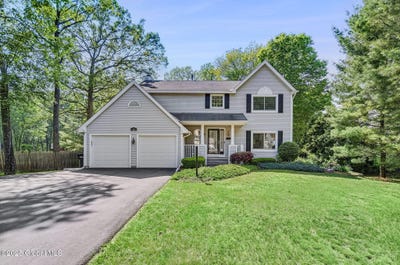 /international/us/6006-garden-view-drive-guilderland-ny-110099983342/