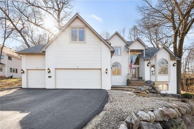 /international/us/8941-vandegriff-way-maple-grove-mn-110107386646/