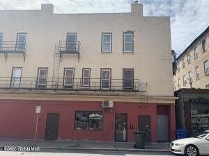 /international/us/300-ontario-street-cohoes-ny-110106584234/