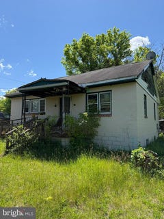 /international/us/229-wilson-street-paw-paw-wv-110108378073/