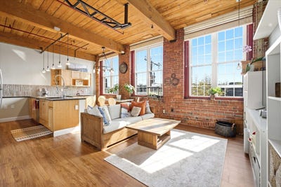 /international/us/470-silver-street-manchester-nh-110108175744/