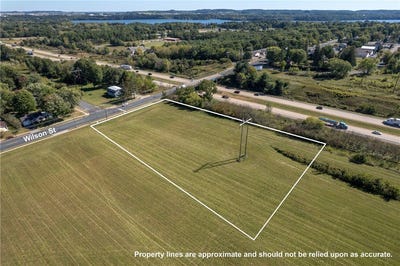 /international/us/2121-wilson-street-menomonie-wi-110095204158/