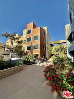 /international/us/550-orange-ave-long-beach-ca-110108015940/