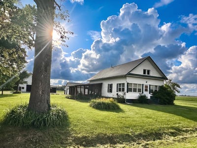 /international/us/1851-county-road-1450e-cisne-il-110108254735/