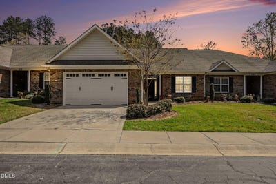 /international/us/154-lake-park-circle-smithfield-nc-110106984265/